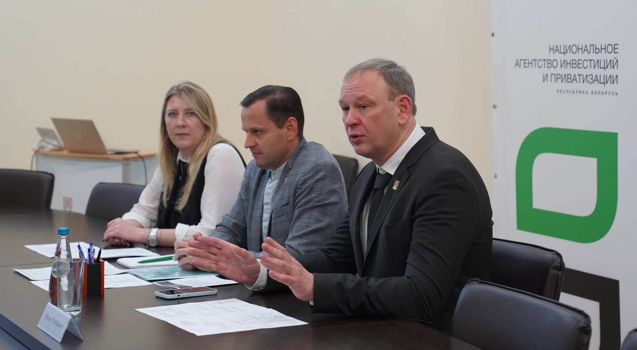 Команда НАИП на переговорах с бизнесменами из Гонконга Команда НАИП на переговорах с бизнесменами из Гонконга