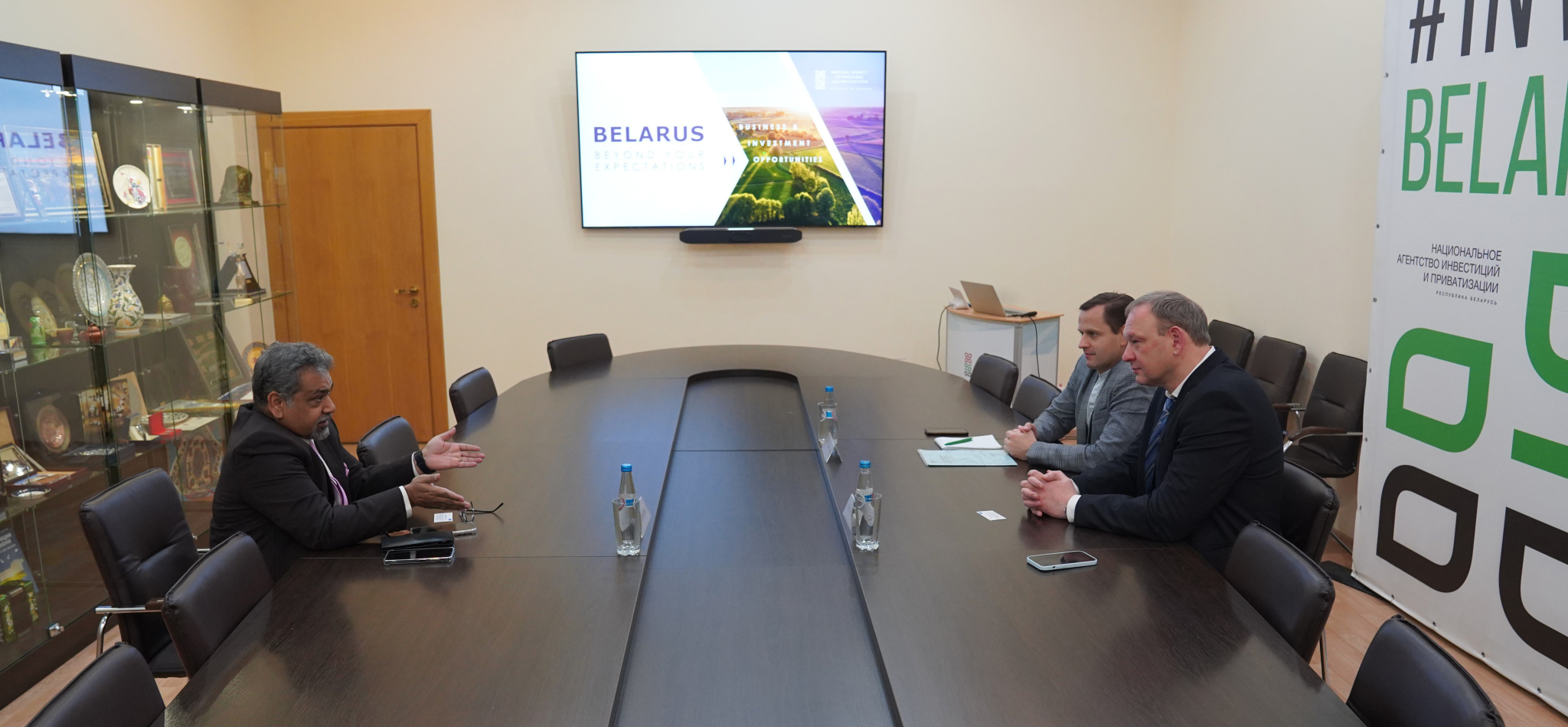 Переговоры в офисе НАИП Переговоры в офисе НАИП