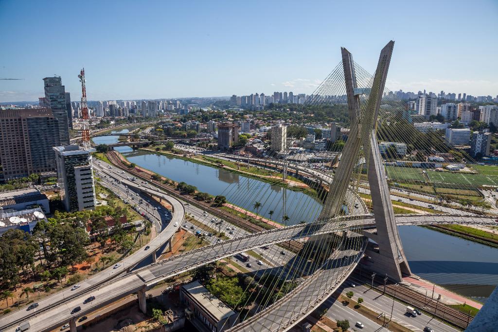 Most-Oliveyra-v-San_Paulo.jpg