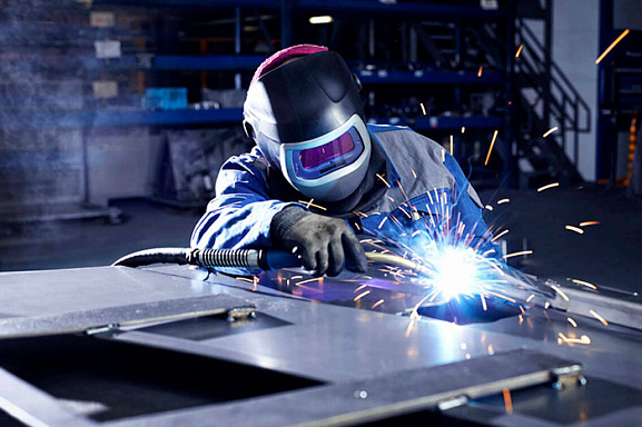 MECHANICAL ENGINEERING\ METALWORKING International Specialized Exhibition 5-8 APRIL